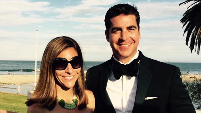 Noelle Inguagiato et Jesse Watters posent ensemble