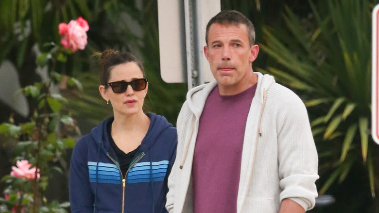 Jennifer Garner et Ben Affleck marchant