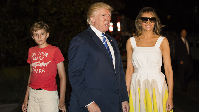 Barron Trump derrière ses parents