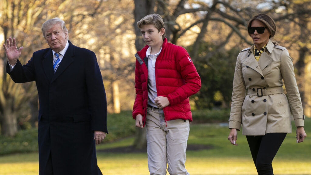 Les rares fois où Barron Trump a abandonné son costume pour des vêtements normaux