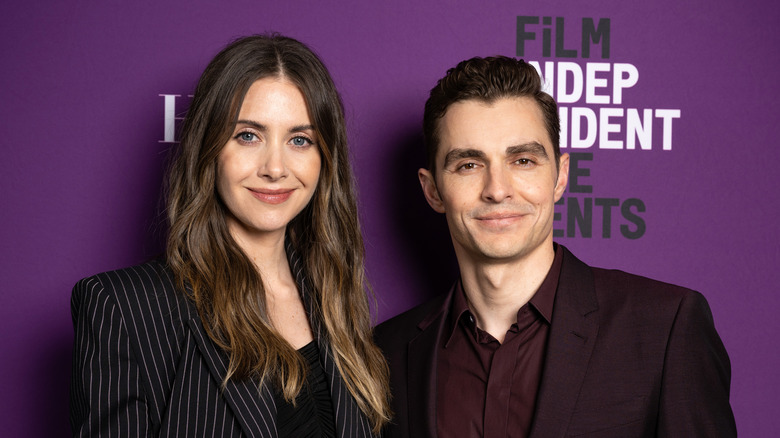 Alison Brie et Dave Franco posant au Film Independent 