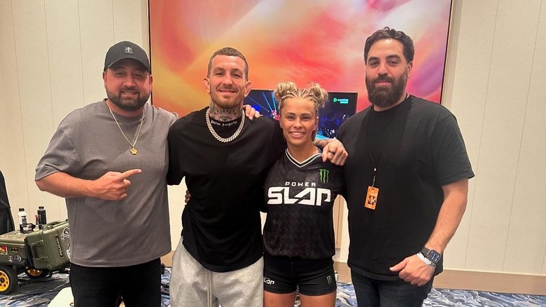 Paige VanZant et son équipe dans les coulisses de Power Slap