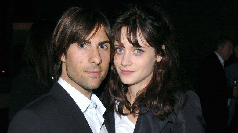 Jason Schwartzman, Zooey Deschanel avec des visages rapprochés