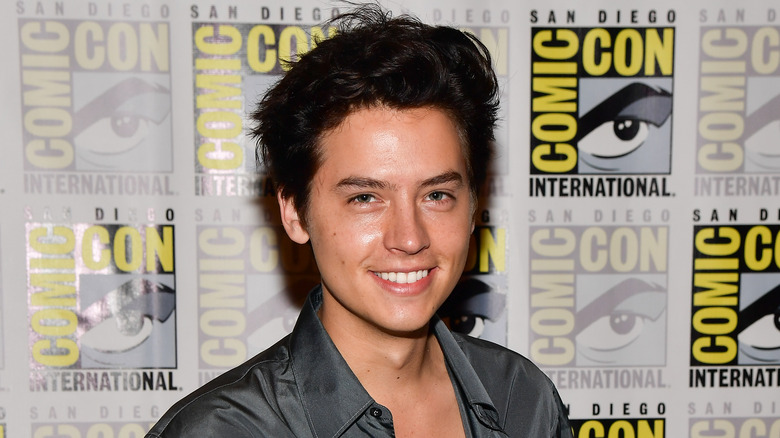 Cole Sprouse souriant au Comic Con