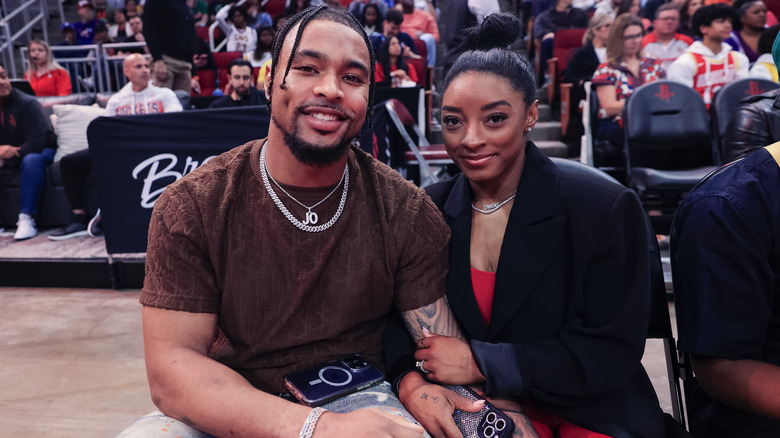 Jonathan Owens et Simone Biles souriants