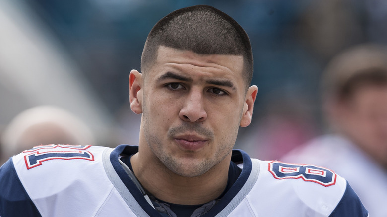 Aaron Hernandez headshot en uniforme