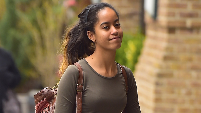 Malia Obama porte un sac à dos