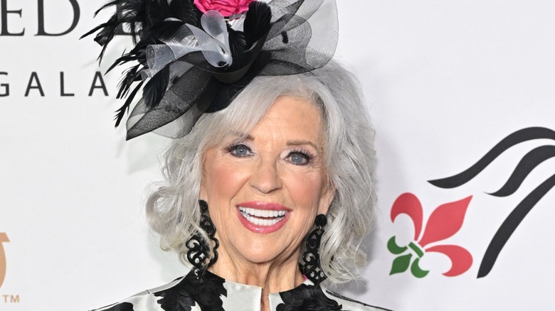 Paula Deen assiste au gala du Kentucky Derby à Louisville, KY (2024)