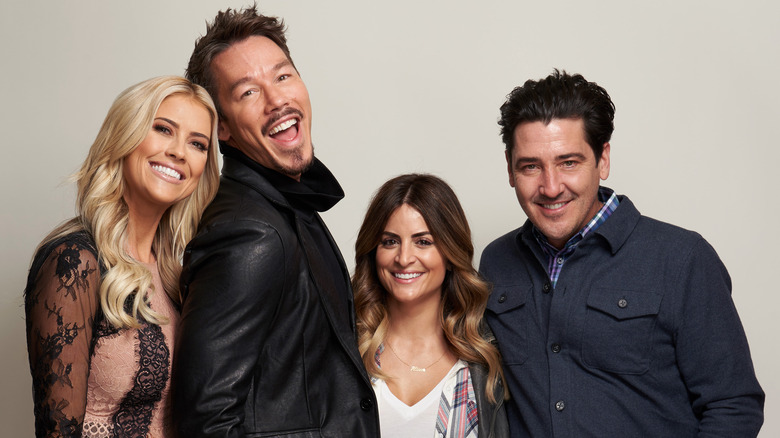 David Bromstad posant avec ses collègues stars de HGTV Christina Hall, Alison Victoria et Jonathan Knight.