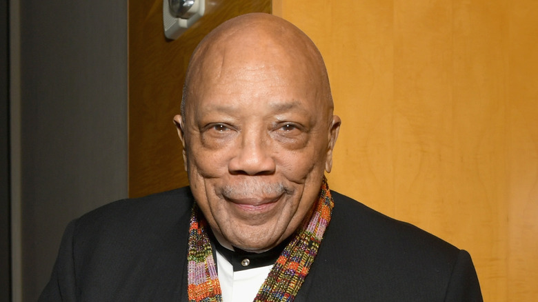 Quincy Jones souriant