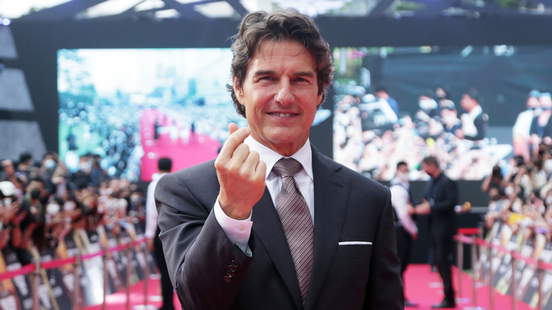 Tom Cruise souriant sur le tapis rouge