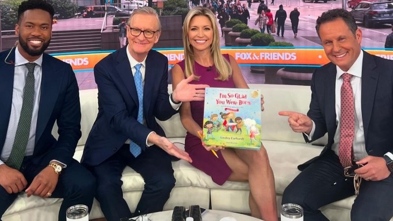 Lawrence Jones, Steve Doocy, Ainsley Earhardt et Brian Kilmeade sur le tournage de Fox & Friends (2024)