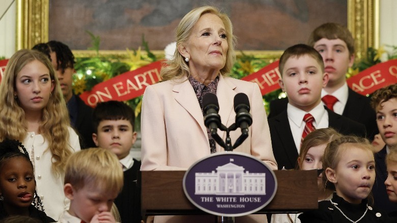 Jill Biden s'exprime aux côtés des enfants des membres de la Garde nationale à la Maison Blanche (2024)