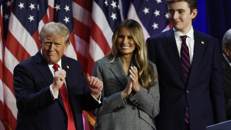 Donald Trump, Melania et Barron Trump sur scène