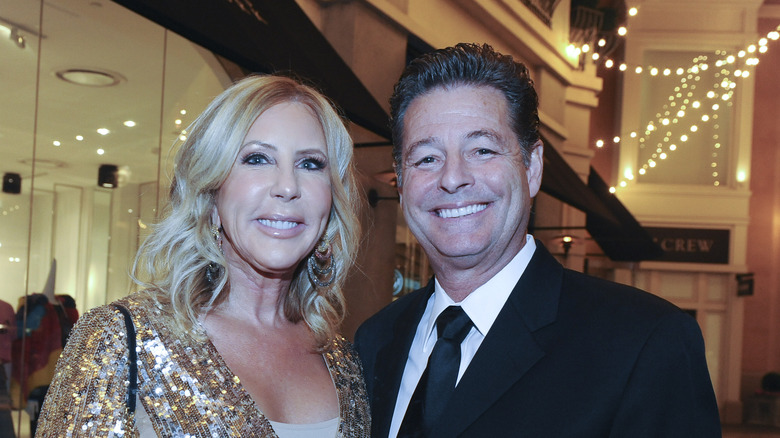 Vicki Gunvalson Steve Lodge souriant