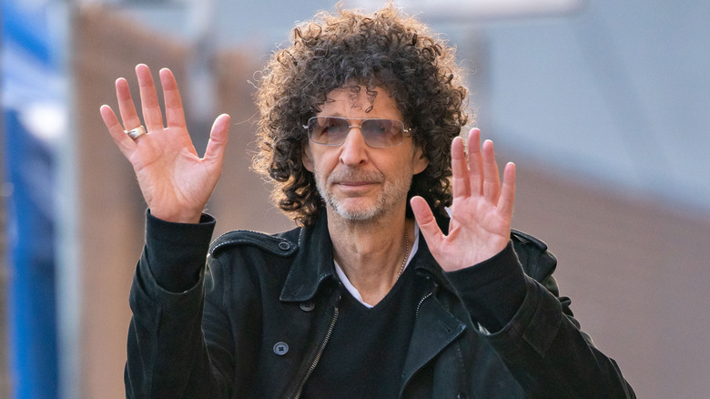 Lunettes de soleil avec veste noire Howard Stern