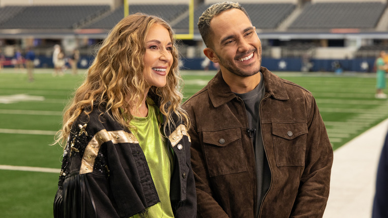 Alexa et Carlos PenaVega au stade AT&T