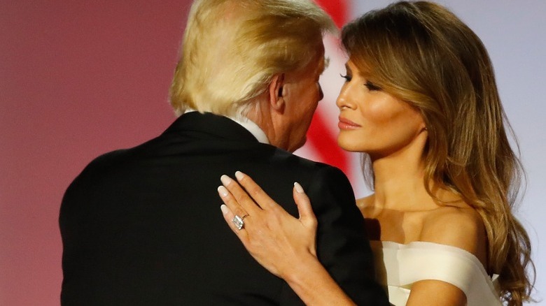 Donald Trump et Melania Trump dansent au bal inaugural de la liberté (2017)