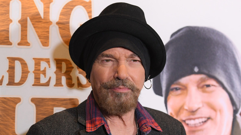 Billy Bob Thornton sourit sur le tapis rouge