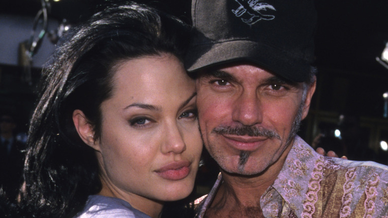 Angelina Jolie et Billy Bob Thornton posant côte à côte