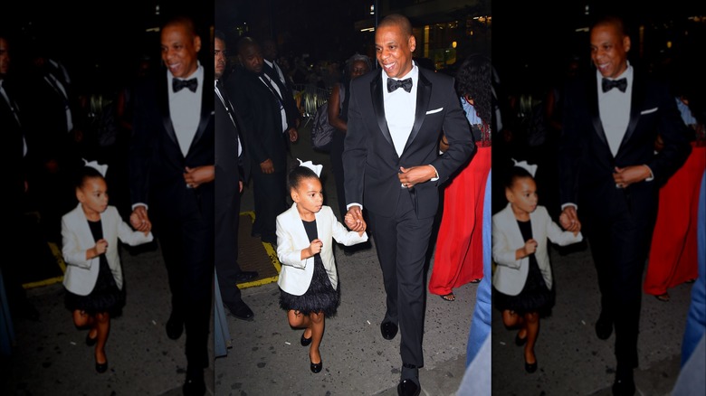 Blue Ivy Carter et Jay-Z arrivent aux CFDA Awards