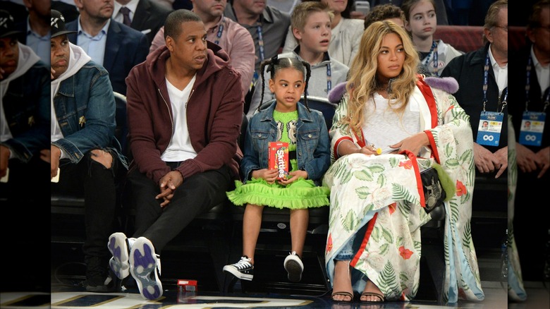 Blue Ivy Carter assiste à un match avec ses parents