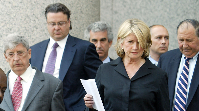 Martha Stewart quitte le tribunal fédéral après sa condamnation en juillet 2004