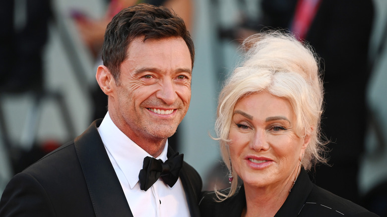 Hugh Jackman aux côtés de Deborra-Lee Furness, tous deux souriants