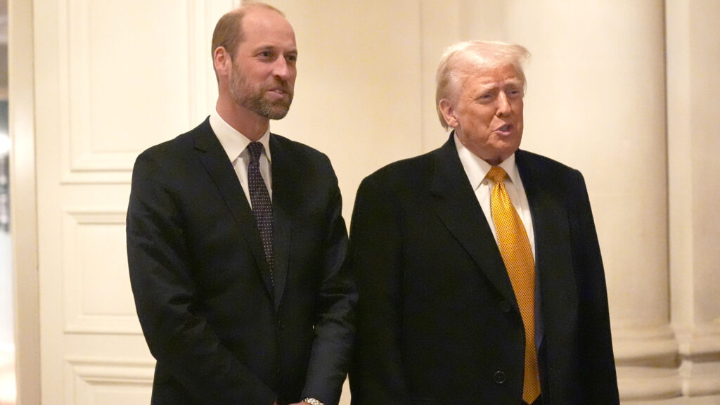 Un expert en langage corporel nous dit que Trump a fait du prince William son apprenti lors d'une réunion virale