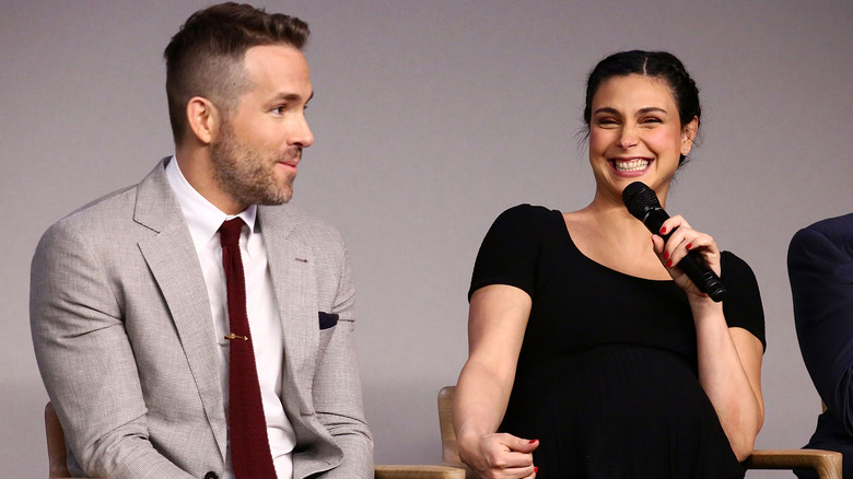 Ryan Reynolds et Morena Baccarin parlent