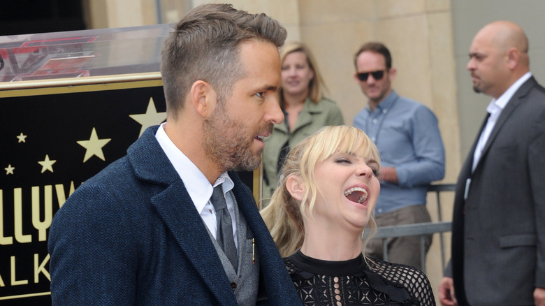 Ryan Reynolds et Anna Faris rient