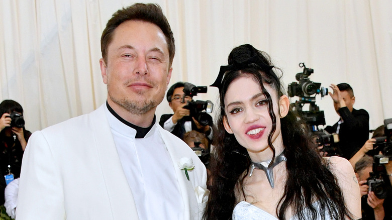 Elon Musk et Grimes posent au Met Gala 2018