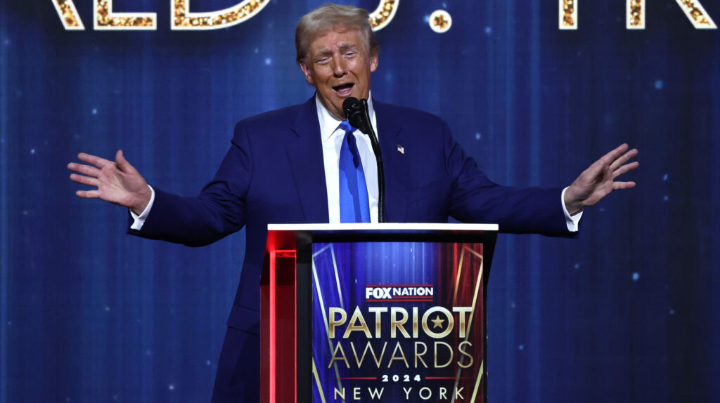 Les personnalités de l'information les moins bien habillées aux Patriot Awards 2024 de Fox Nation