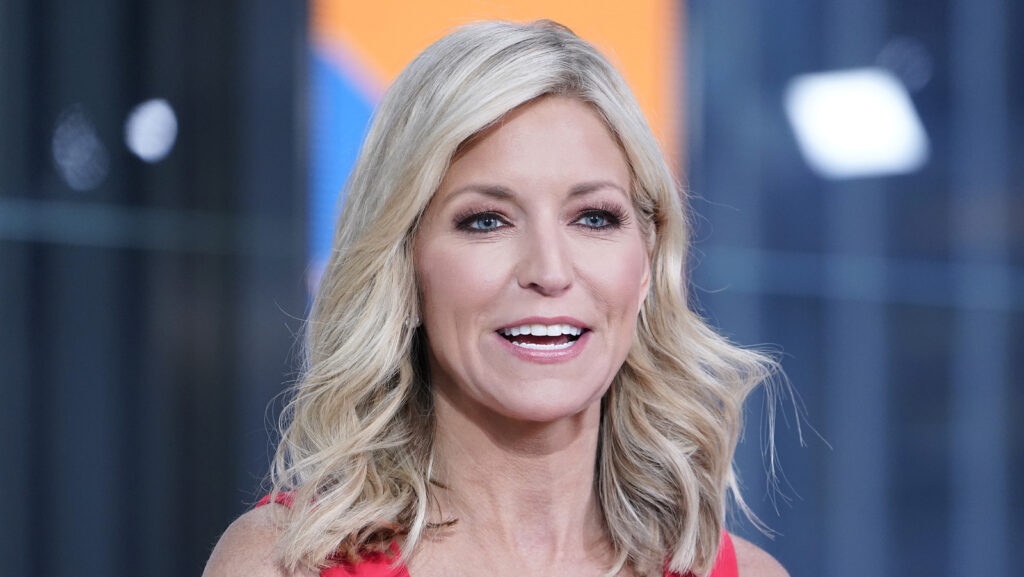 Ainsley Earhardt a montré plus de peau que jamais aux Patriot Awards 2024 de Fox Nation