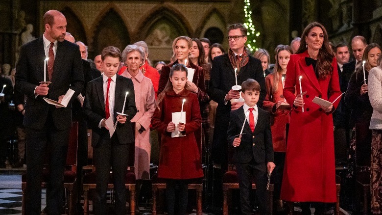 Le prince William, le prince George, la princesse Charlotte, le prince Louis et Kate Middleton assistent à la cérémonie de chants de Noël Ensemble (2024)