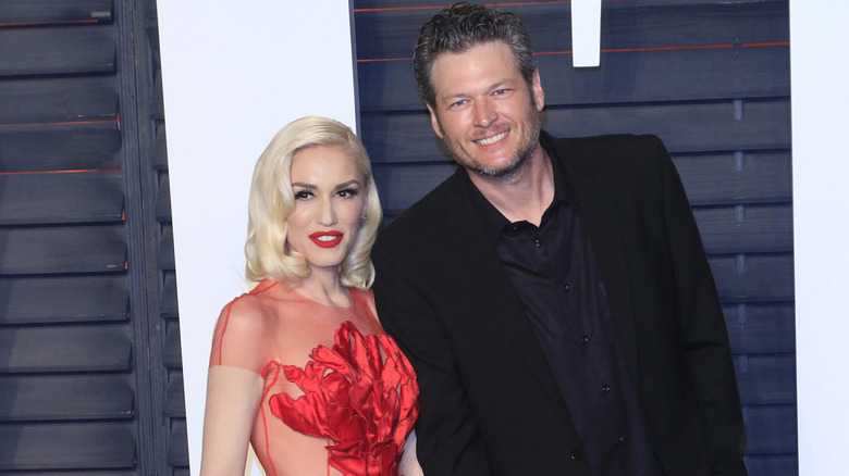 Gwen Stefani et Blake Shelton sur le tapis rouge de la soirée des Oscars Vanity Fair 2016