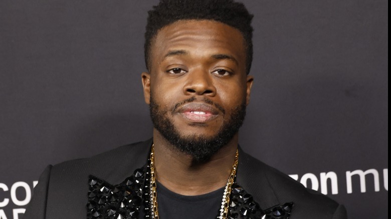 Kevin Olusola assiste aux honneurs de la Recording Academy 2024 à Los Angeles, en Californie