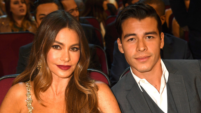 Sofia Vergara est assise à côté de Manolo Gonzalez Vergara