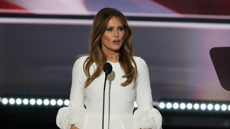 Melania Trump prononçant un discours à la Convention nationale républicaine de 2016