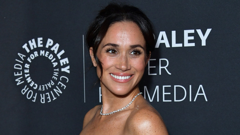 Meghan Markle souriante au gala Paley Honors