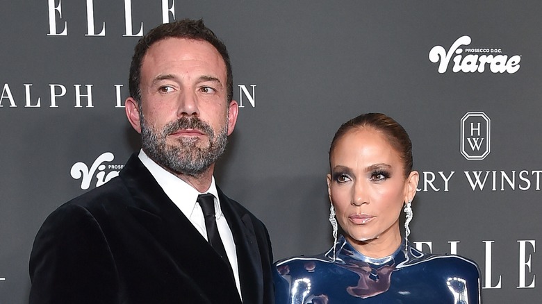 Ben Affleck et Jennifer Lopez posant